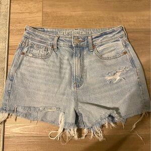 American Eagle Outfitters Light Wash Frayed Denim Mom Jean Shorts